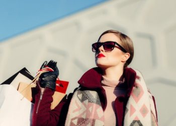 Best Sedu Straight Hairstyles Of Celebrities (Jennifer Aniston, Paris Hilton & Emma Watson)