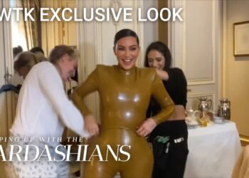 Watch Kim Kardashian Literally Squeeze Into Skin-Tight Outfit | KUWTK Exclusive Look | E!