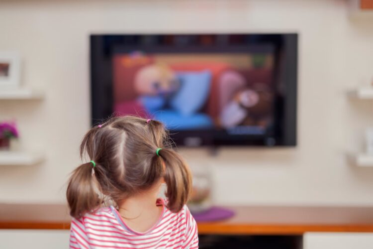 No more guilty parents for allowing your kids to watch tv: the read theory proves tv to be beneficial for reading skills