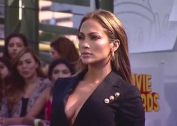 Fashion Trends: Jennifer Lopez At The 2015 MTV Movie Awards