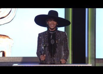 2016 CFDA Fashion Awards: Beyoncé Receives Fashion Icon Award