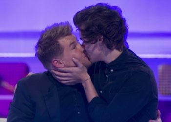 harry styles basically confirming he's not straight