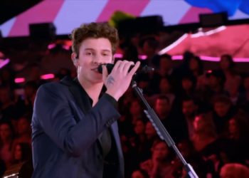 SHAWN MENDES LOST IN JAPAN LIVE (VICTORIA SECRET FASHION SHOW 2018)