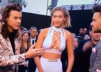 Gigi Hadid Snubs Harry Styles During 2015 AMA Interview?