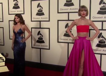 Taylor Swift & Selena Gomez | Fashion Cam | 58th GRAMMYs