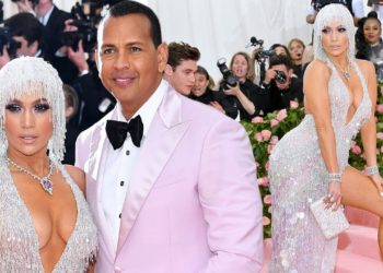 Met Gala 2019: Jennifer Lopez and Alex Rodriguez Arrive in Style!