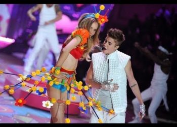 Victoria Secret 2012: Justin Bieber – Beauty and a Beat/ As long as you love me LIVE/HD
