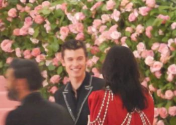 Shawn Mendes Holds Jared Leto's Head at Met Gala 2019