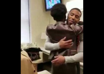 Michael B Jordan does a push up for Lupita Nyong'o