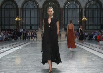 Victoria Beckham | Spring Summer 2024 – London Fashion Week Live