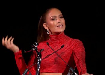 2019 CFDA Fashion Awards: Jennifer Lopez Receives Fashion Icon Award