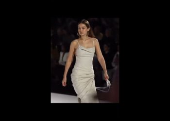 hottest walk in the world 😘😘 #gigihadid #runway #kendalljenner #zaynmalik #kyliejenner