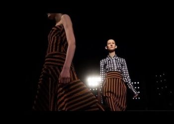 Victoria Beckham | Fall Winter 2016/2017 Full Fashion Show | Exclusive