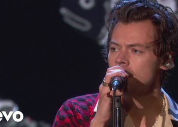Harry Styles – Adore You (Live on The Graham Norton Show)