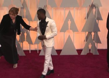 Oscars: Kevin Hart Red Carpet Fashion (2015) | ScreenSlam