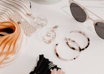 The Best Fashion Accessories Every Woman Should Know in 2024