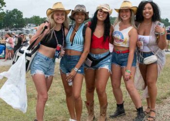 5 Must Have Wardrobe Pieces For a Country Concert