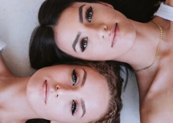 What Kind of Eyelashes Do Professionals Use – 2024 Guide