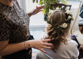 Sleek and Chic: Modern Ponytails for Contemporary Engagement Photography